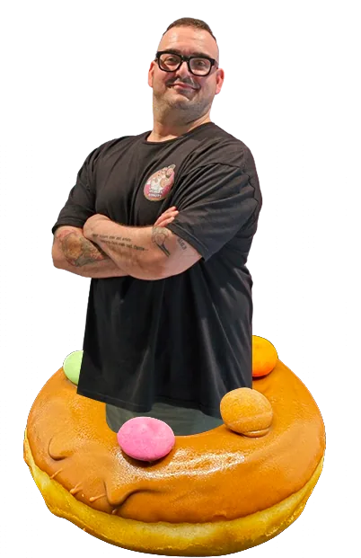 Mamma Amazing dietro il bancone Hungry Donuts